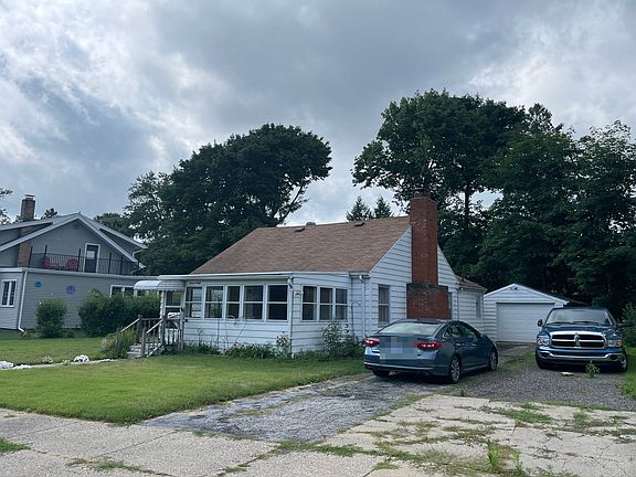 2nd image of 760 The Parkway St