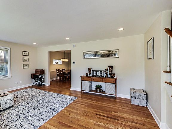 3rd image of 1005 Forest Ave