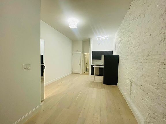 4th image of 411 E 85th St APT 1C