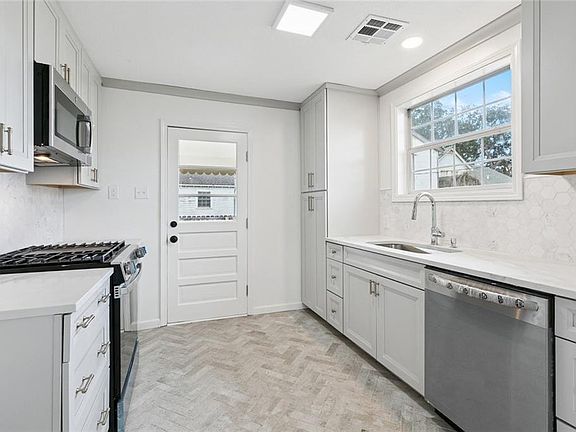 4th image of 3112 Daquin St