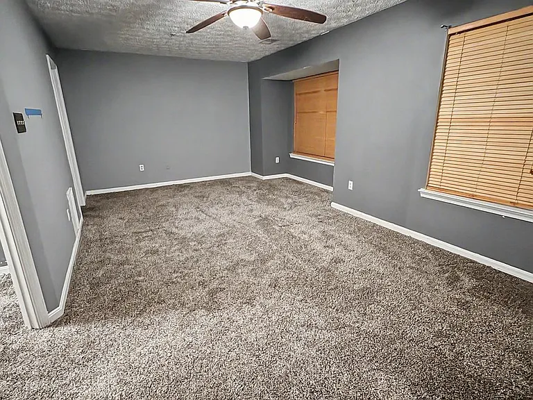 16312 Elkhorn Ln — Photo 11