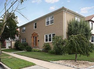 8757 257th St, Floral Park, NY 11001