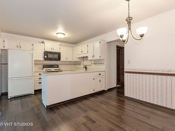 5th image of 484 Pinewood Dr