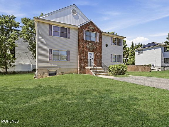 3rd image of 22 Dena Court