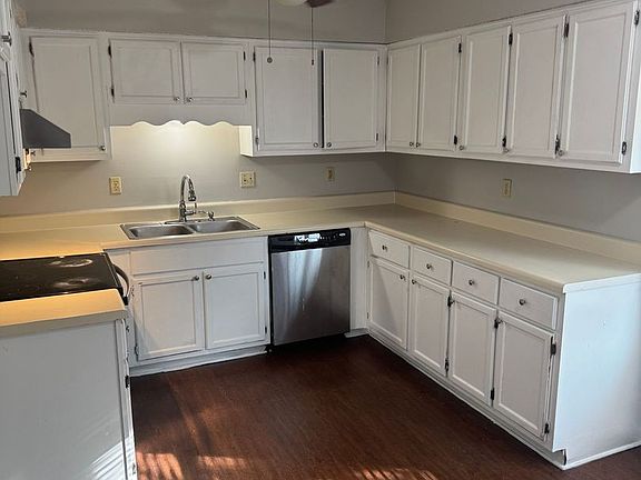 3rd image of 7643 Ivy Hollow Dr
