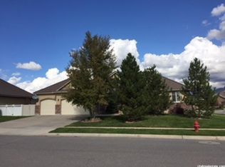 1446 W Longhorn Dr, Farmington, UT 84025