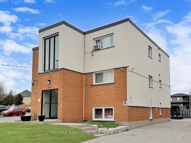 362 Elgin Ct #3 — Photo 2