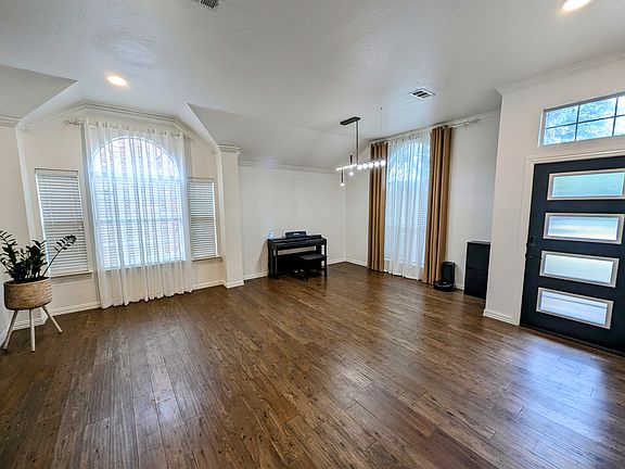 4th image of 13104 Bavarian Dr