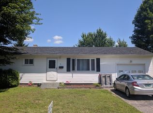 8 Logwood St, S Burlington, VT 05403