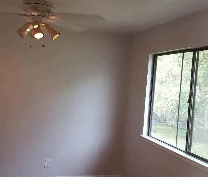 Lower Level - Eat in area across from kitchen