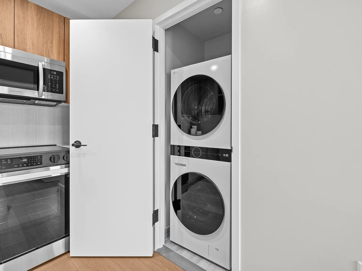 2905 West 17th Street — Photo 4