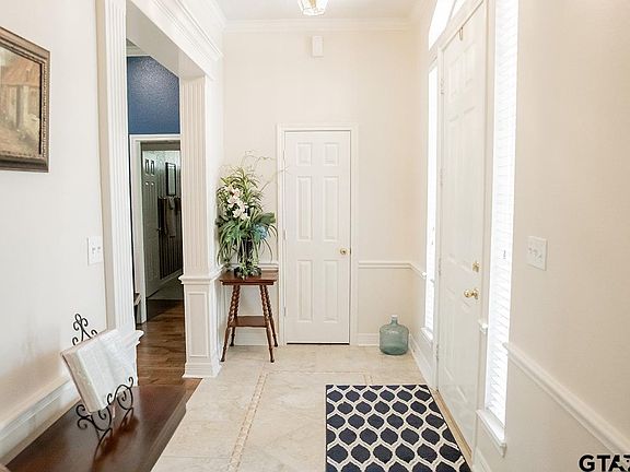 2nd image of 131 Saint Andrews Cir