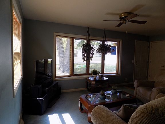 2nd image of 113 Castlewood Dr