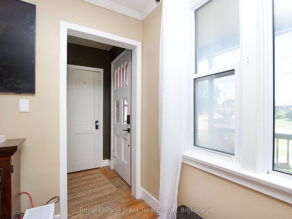 5th image of 1074 Simcoe St S