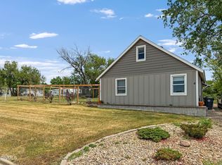 4 Hanks St, Grenora, ND 58845