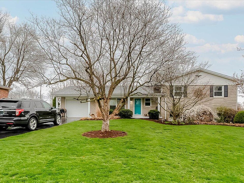 1st image of 71 Lexington Ct