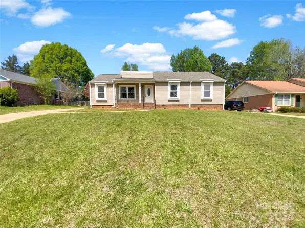 8609 Beechbrooke Rd, Charlotte, NC 28227