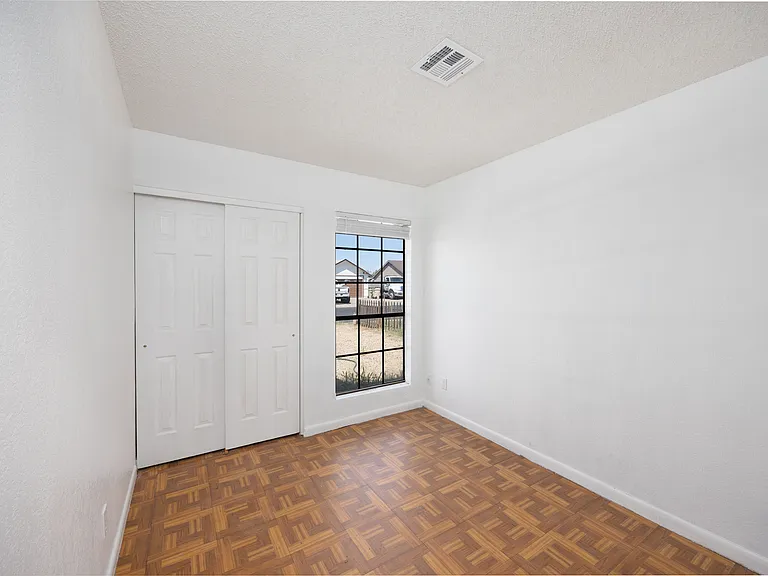 7351 W Oregon Ave — Photo 11