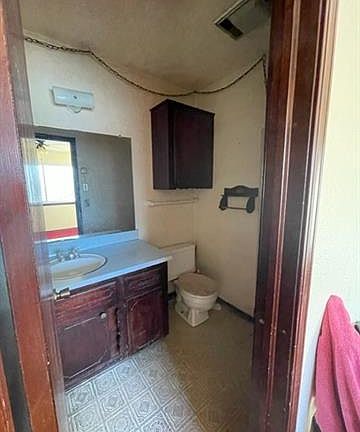 3rd image of 578 E 135th Pl S