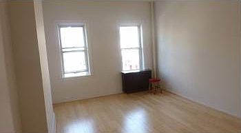 3rd image of 186 Nassau Ave