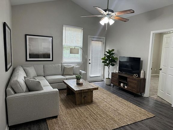 3rd image of 404 Pierpont Ct