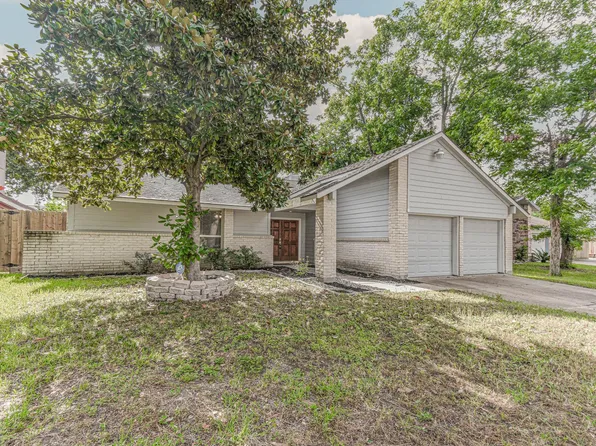 8806 Lakeside Forest Dr, Houston, TX 77088