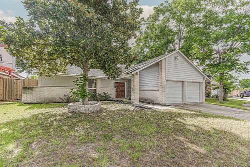 8806 Lakeside Forest Dr Photo 1