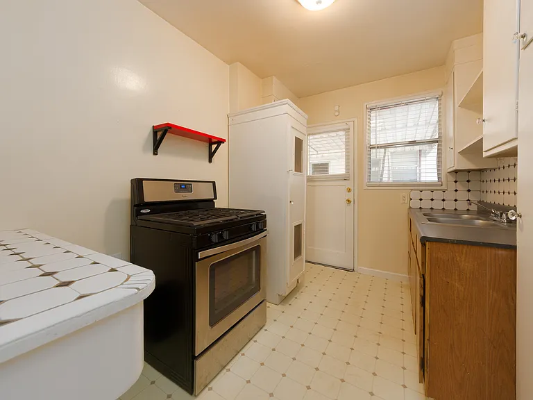 1117 Harrison St #3 — Photo 2