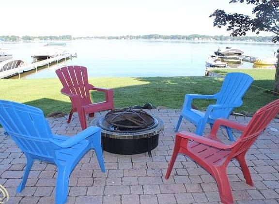 5th image of 433 E Shore Dr