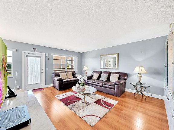 5th image of 473 Wellington J