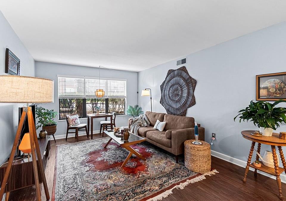 1st image of 925 Washington St APT 101