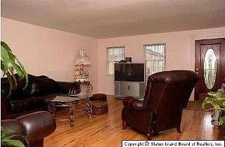 3rd image of 26 Hinton St