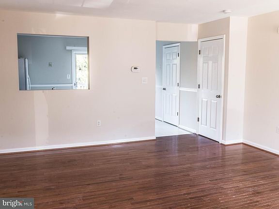 3rd image of 574 Highland Towne Ln