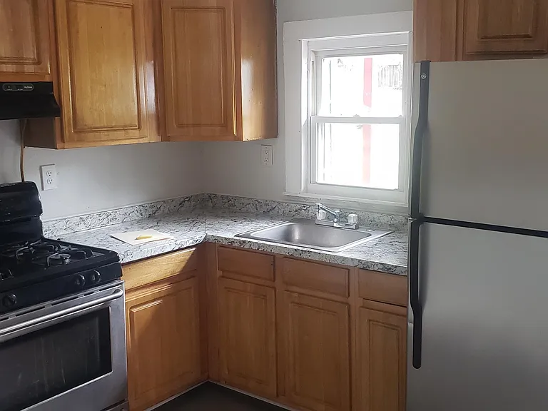 116 E Main St — Photo 3