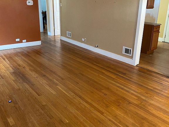 4th image of 11127 S Avenue J