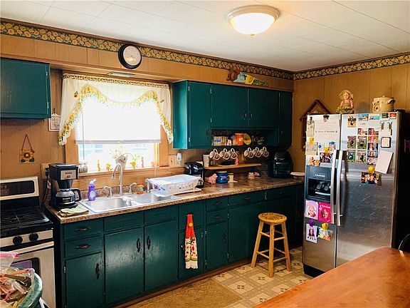 4th image of 19 Hazen St