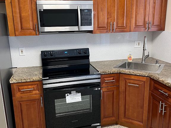 5th image of 530 NW 145th St #530