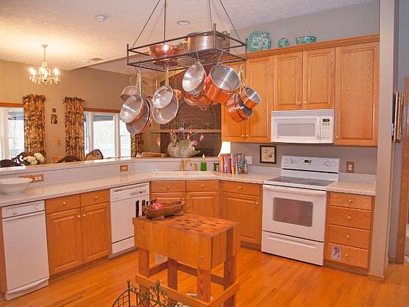 4th image of 540 Crown Ct