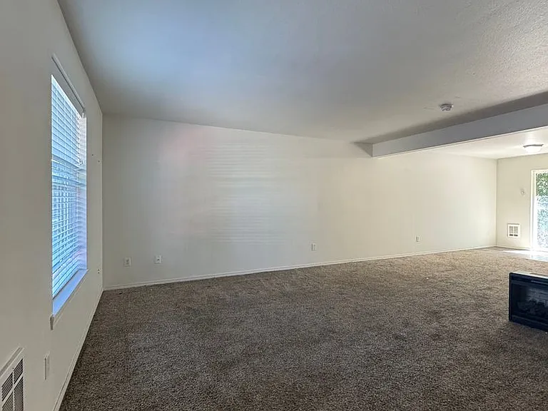 1512 Brook Ct — Photo 3