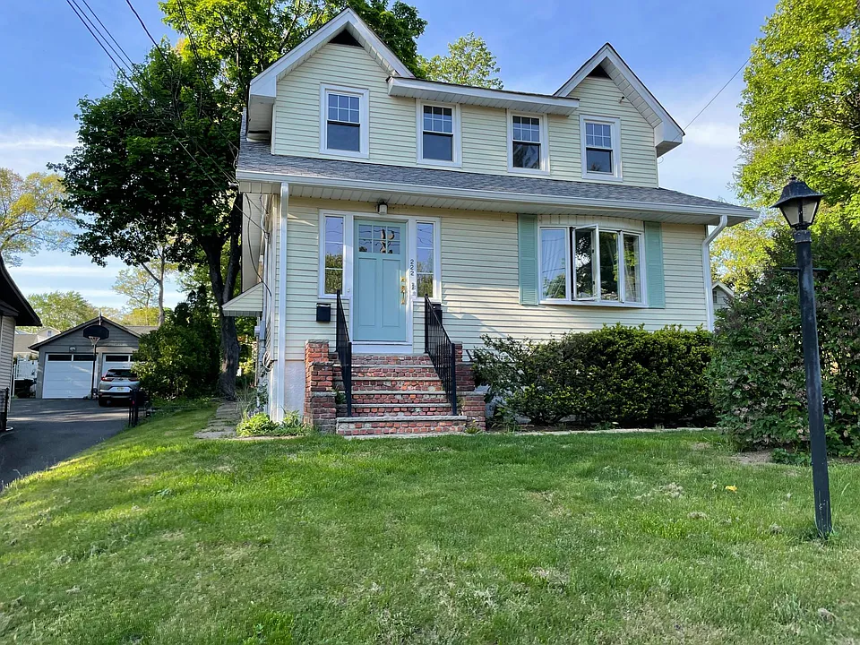 222 Glen Ave #2