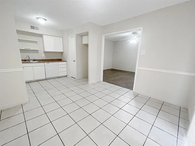 12023 Greenwood Forest Dr #B — Photo 7