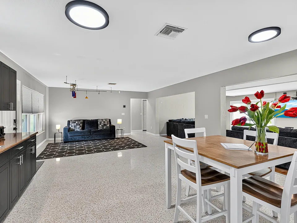 349 Avenida Madera