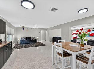 349 Avenida Madera, Sarasota, FL 34242