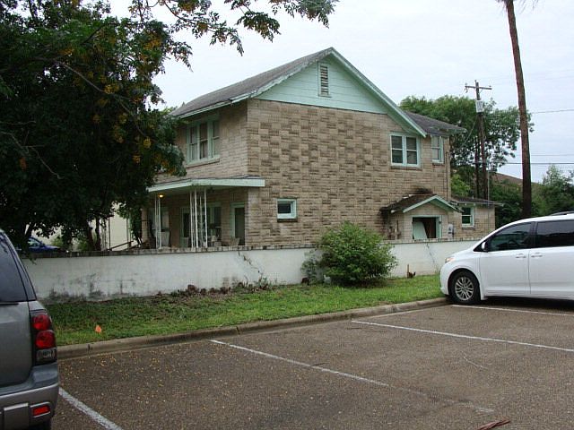 2nd image of 1407 N Main St