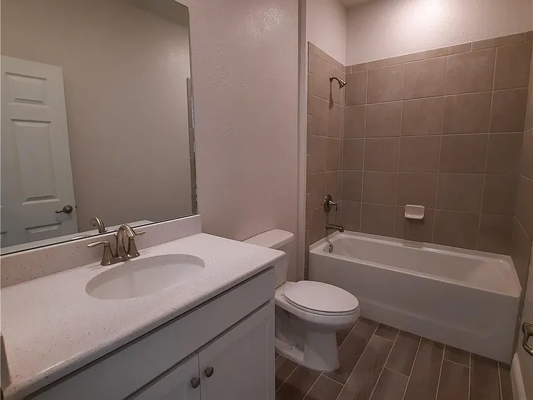 4102 NW 26th St — Photo 22