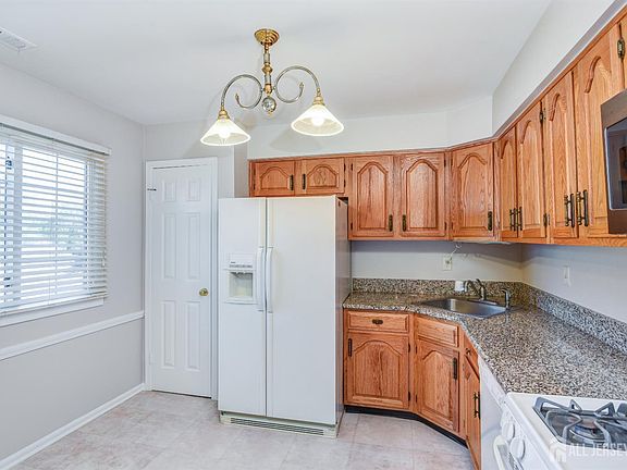 4th image of 3 Rutland Ln #I