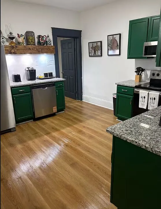 219 W Rockspring St — Photo 2