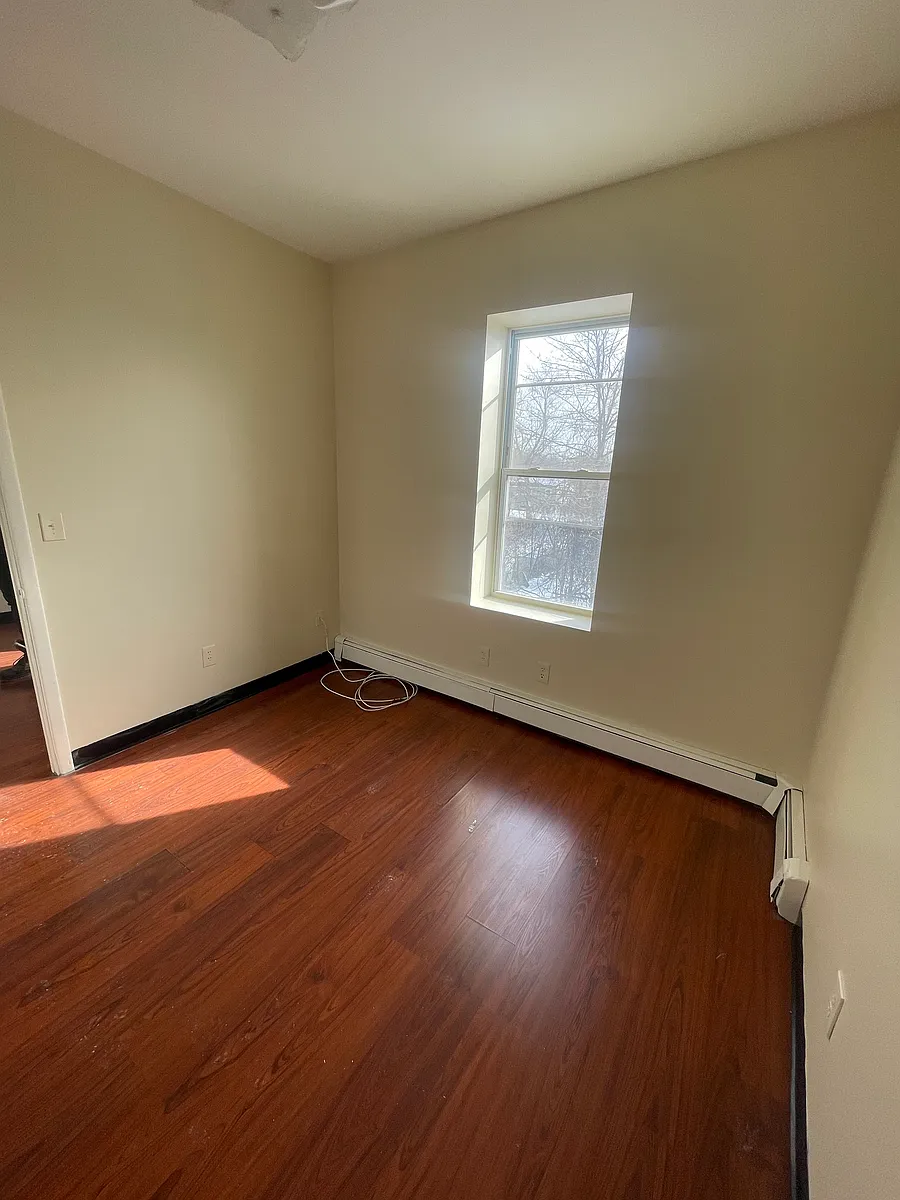 Building Photo - 1804 Barnum Ave #8
