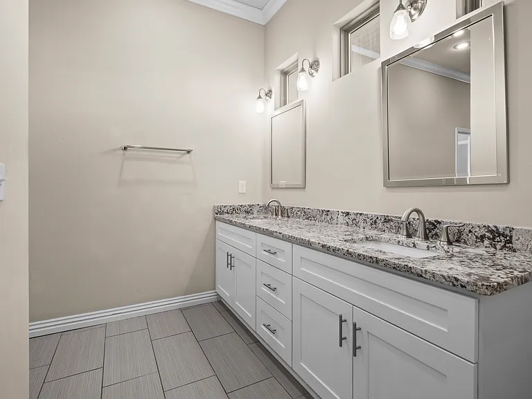 1737 W Broadway Pl — Photo 11