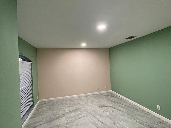 4th image of 113 SE Whitmore Drive